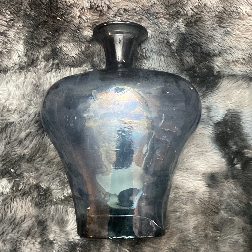 Heavy Heart Shaped Vase - Picture 7 of 16